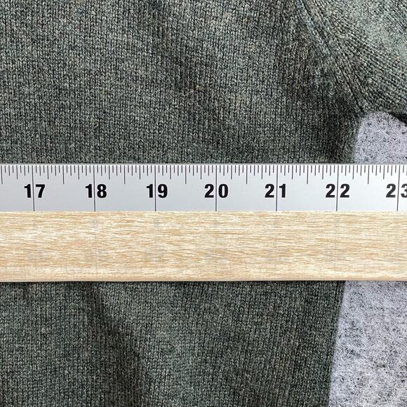 L.L. Bean Mens V-neck Sweater Size L Regular Lamb's Wool - Picture 6 of 8